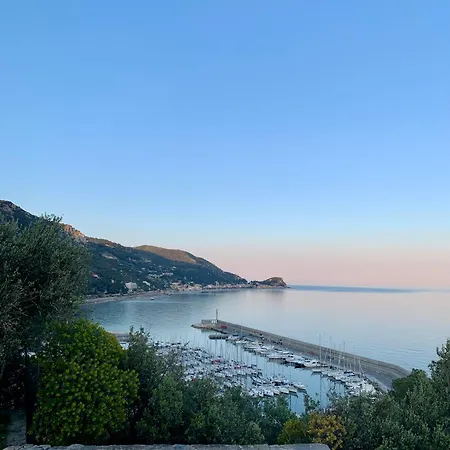 Appartement Affacciati Al Mare à Finale Ligure Extérieur photo